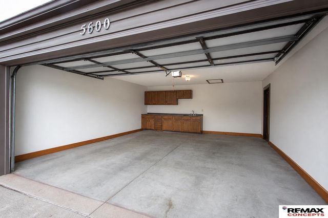 5600 Cloudburst Lane, Lincoln, NE 68521