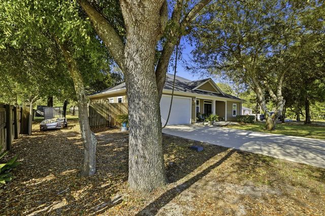 8282 Calle Mio Street, Navarre, FL 32566