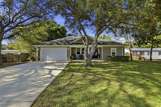 8282 Calle Mio Street, Navarre, FL 32566