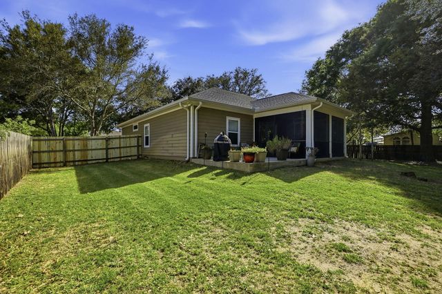 8282 Calle Mio Street, Navarre, FL 32566