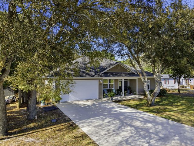 8282 Calle Mio Street, Navarre, FL 32566