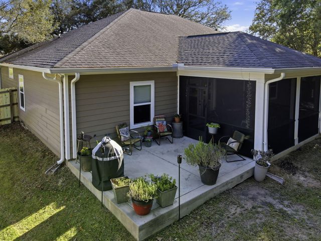 8282 Calle Mio Street, Navarre, FL 32566