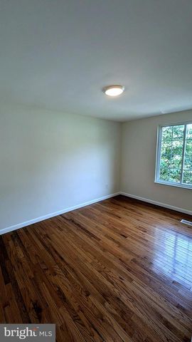 2929 ASHDOWN FOREST DR, Herndon, VA 20171