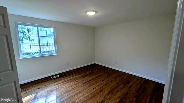 2929 ASHDOWN FOREST DR, Herndon, VA 20171
