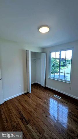 2929 ASHDOWN FOREST DR, Herndon, VA 20171
