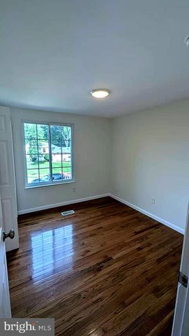 2929 ASHDOWN FOREST DR, Herndon, VA 20171