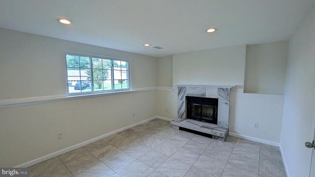 2929 ASHDOWN FOREST DR, Herndon, VA 20171