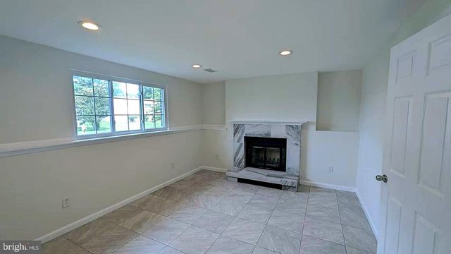 2929 ASHDOWN FOREST DR, Herndon, VA 20171