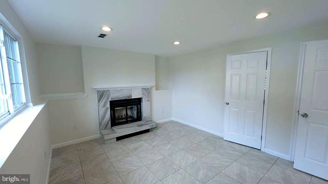 2929 ASHDOWN FOREST DR, Herndon, VA 20171
