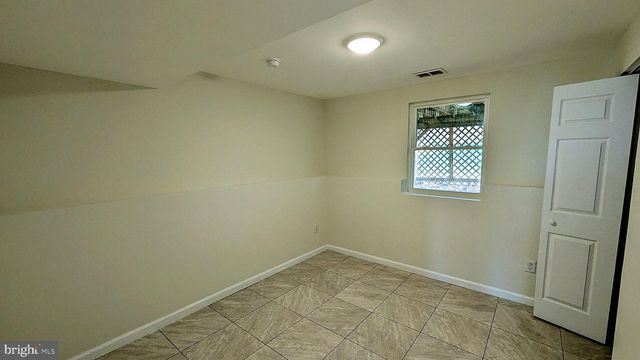 2929 ASHDOWN FOREST DR, Herndon, VA 20171