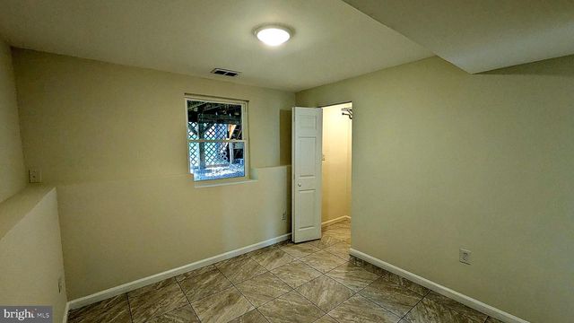 2929 ASHDOWN FOREST DR, Herndon, VA 20171