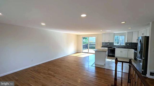 2929 ASHDOWN FOREST DR, Herndon, VA 20171