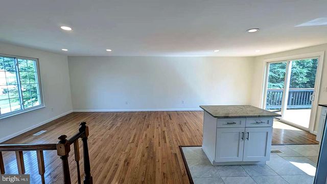 2929 ASHDOWN FOREST DR, Herndon, VA 20171