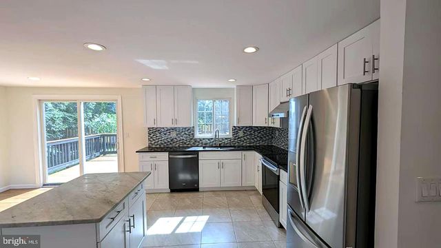 2929 ASHDOWN FOREST DR, Herndon, VA 20171