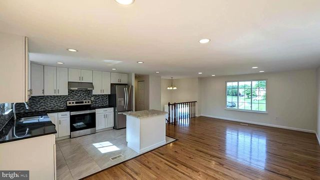 2929 ASHDOWN FOREST DR, Herndon, VA 20171