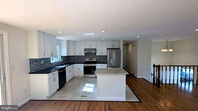 2929 ASHDOWN FOREST DR, Herndon, VA 20171