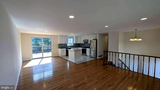2929 ASHDOWN FOREST DR, Herndon, VA 20171