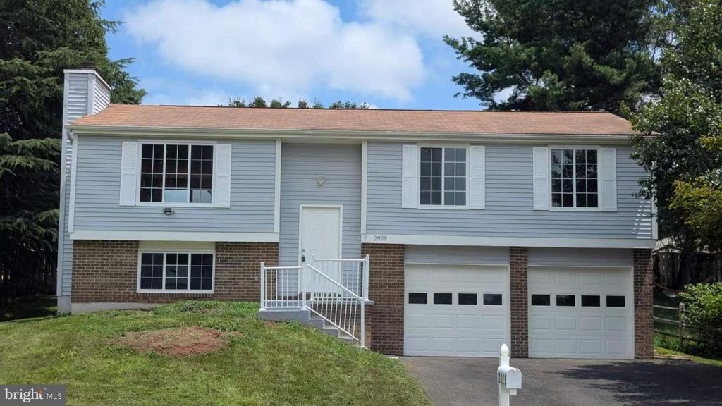 2929 ASHDOWN FOREST DR, Herndon, VA 20171