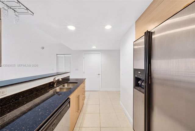 325 S Biscayne Boulevard 2320, Miami, FL 33131