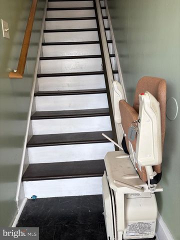 15 S FORKLANDING RD, Maple Shade, NJ 08052