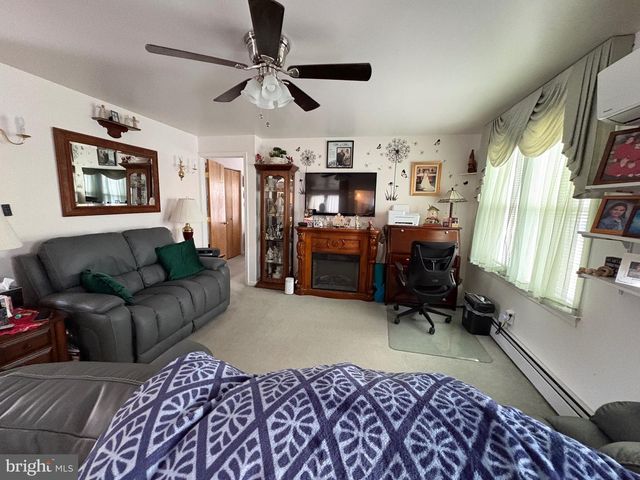 15 S FORKLANDING RD, Maple Shade, NJ 08052