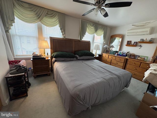 15 S FORKLANDING RD, Maple Shade, NJ 08052