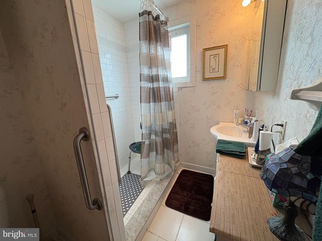 15 S FORKLANDING RD, Maple Shade, NJ 08052