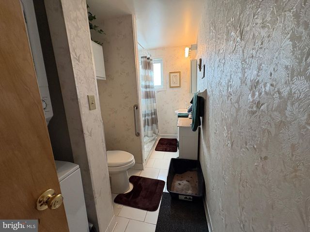 15 S FORKLANDING RD, Maple Shade, NJ 08052