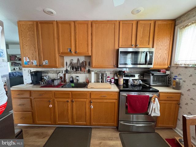 15 S FORKLANDING RD, Maple Shade, NJ 08052