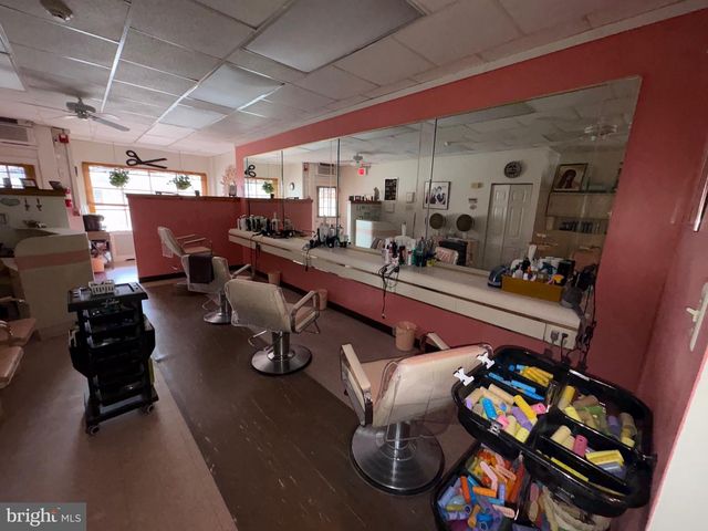 15 S FORKLANDING RD, Maple Shade, NJ 08052