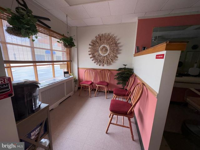 15 S FORKLANDING RD, Maple Shade, NJ 08052