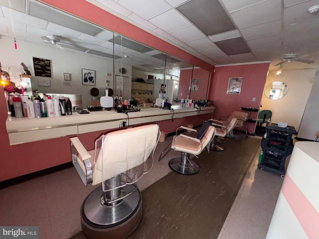 15 S FORKLANDING RD, Maple Shade, NJ 08052