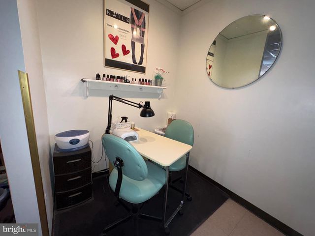 15 S FORKLANDING RD, Maple Shade, NJ 08052