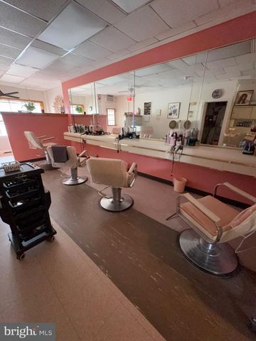 15 S FORKLANDING RD, Maple Shade, NJ 08052