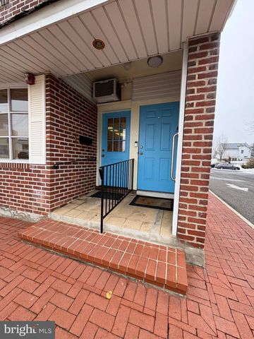 15 S FORKLANDING RD, Maple Shade, NJ 08052