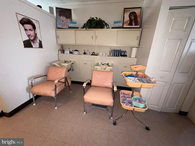 15 S FORKLANDING RD, Maple Shade, NJ 08052