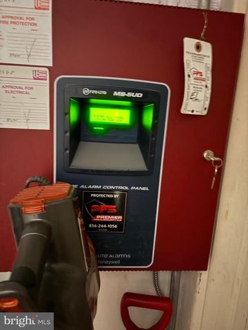 15 S FORKLANDING RD, Maple Shade, NJ 08052