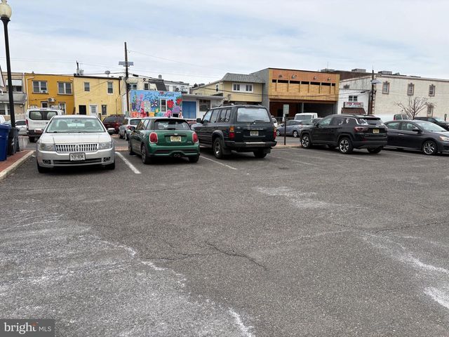 15 S FORKLANDING RD, Maple Shade, NJ 08052