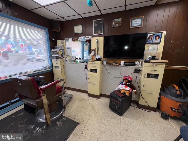 15 S FORKLANDING RD, Maple Shade, NJ 08052