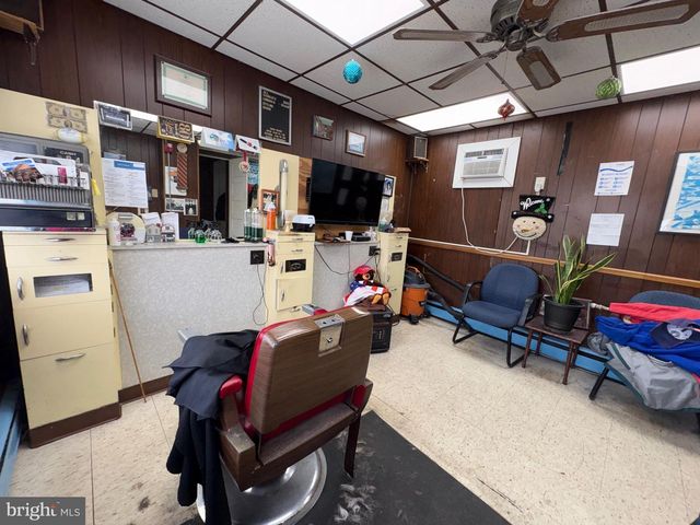 15 S FORKLANDING RD, Maple Shade, NJ 08052