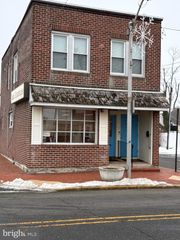 15 S FORKLANDING RD, Maple Shade, NJ 08052