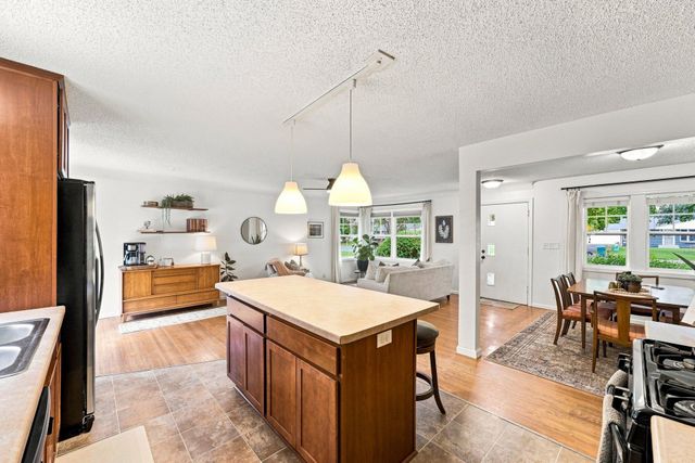 4057 Gisella Boulevard, White Bear Lake, MN 55110