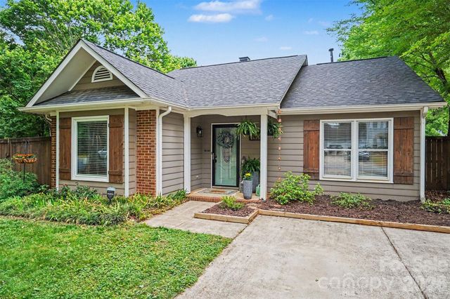 7450 Crestside Lane, Charlotte, NC 28227
