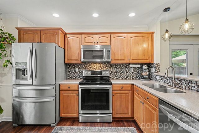 7450 Crestside Lane, Charlotte, NC 28227
