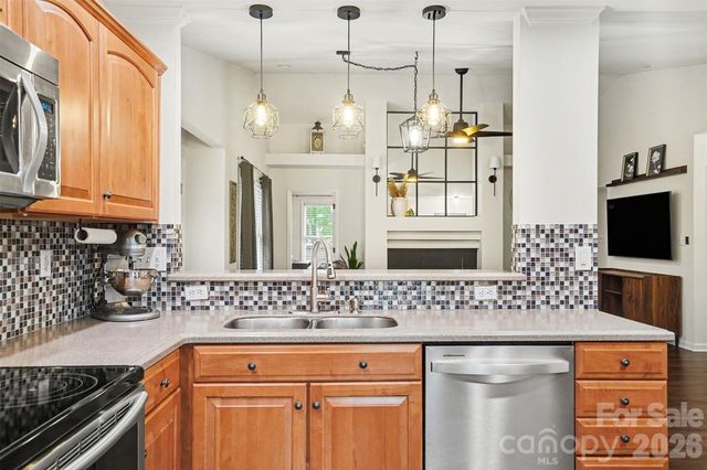7450 Crestside Lane, Charlotte, NC 28227