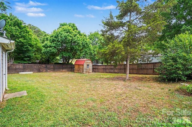 7450 Crestside Lane, Charlotte, NC 28227