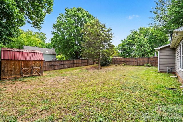 7450 Crestside Lane, Charlotte, NC 28227