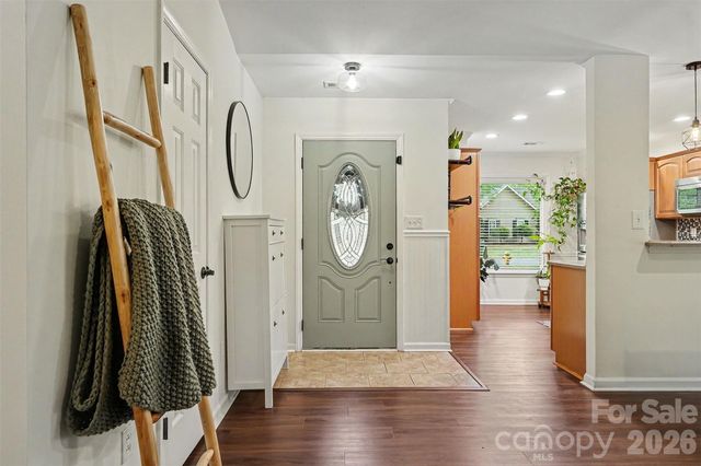 7450 Crestside Lane, Charlotte, NC 28227
