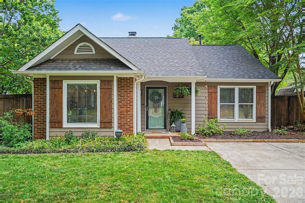 7450 Crestside Lane, Charlotte, NC 28227