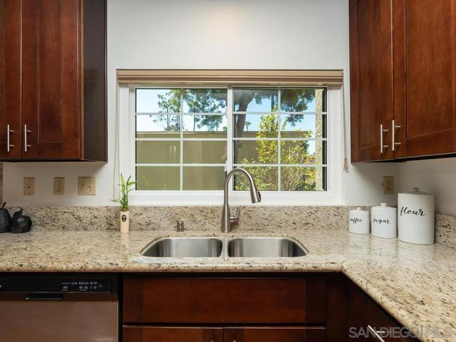 7301 CALLE DE FUENTES, Carlsbad, CA 92009